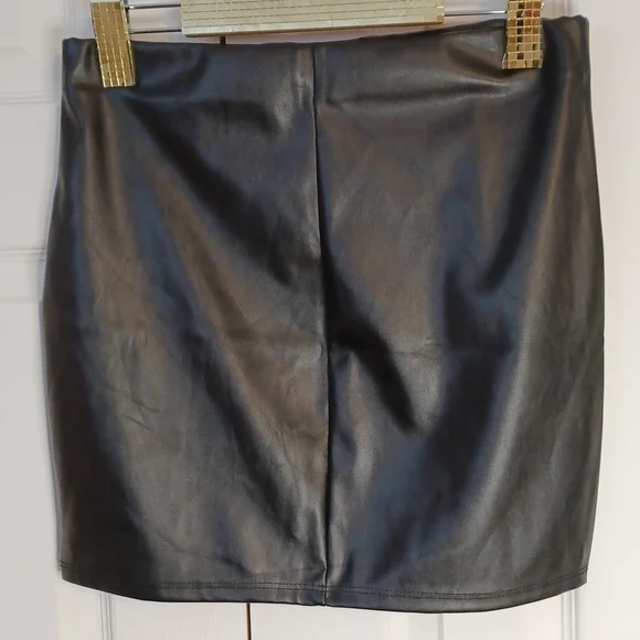Seduction Black Leatherlike Mini Skirt - Picture 6 of 6